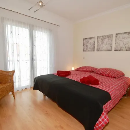 Blue Sky - With Roof Terrace In Apartman Nazaré