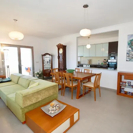 Blue Sky - With Roof Terrace In