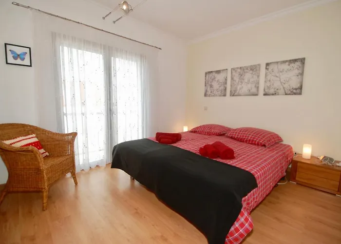 Blue Sky - With Roof Terrace In Appartamento Nazaré